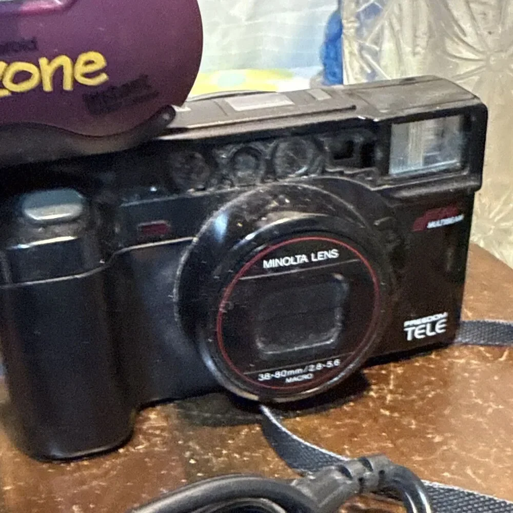 Vintage Camera Lot Nikon Coolpix Canon Owl AF Minolta Polaroid I-Zone + Film